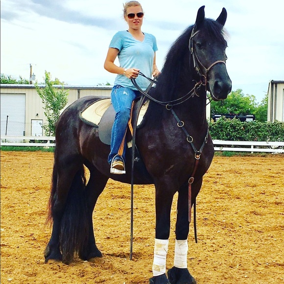 Meet your Posher, Katie Jones. - Picture 10 of 16